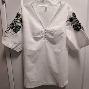 YOYI Women's Cotton Short Embroidered Sleeves w/V-Neckline Blouse - Size Medium